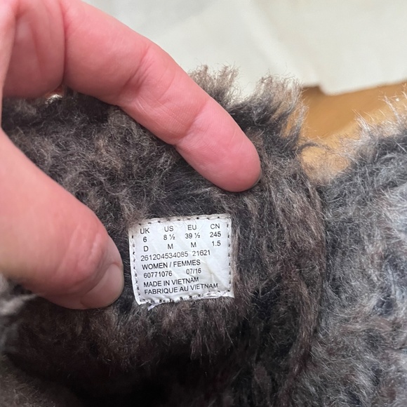 Clark’s booths - Picture 4 of 4